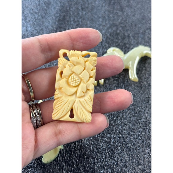 Vintage Celluloid Early Plastic Jewelry Lot Ship Brooch Floral Pendant Horse - Picture 4 of 6